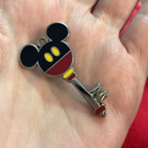 Disney Mickey Mouse Key Pin